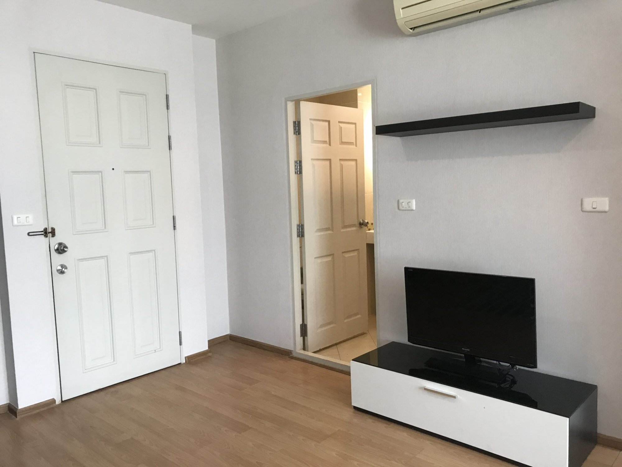 ขายด่วน! Life@ Ratchada (ไลฟ์ แอท รัชดา) พร้อมให้คุณเป็นเจ้าของเพียง 2.95ล้านบาท50/50 สตูดิโอ ขนาด 35ตรม. ใกล้ MRT รัชดาภิเษก เฟอร์นิเจอร์ครบพร้อมเข้าอยู่