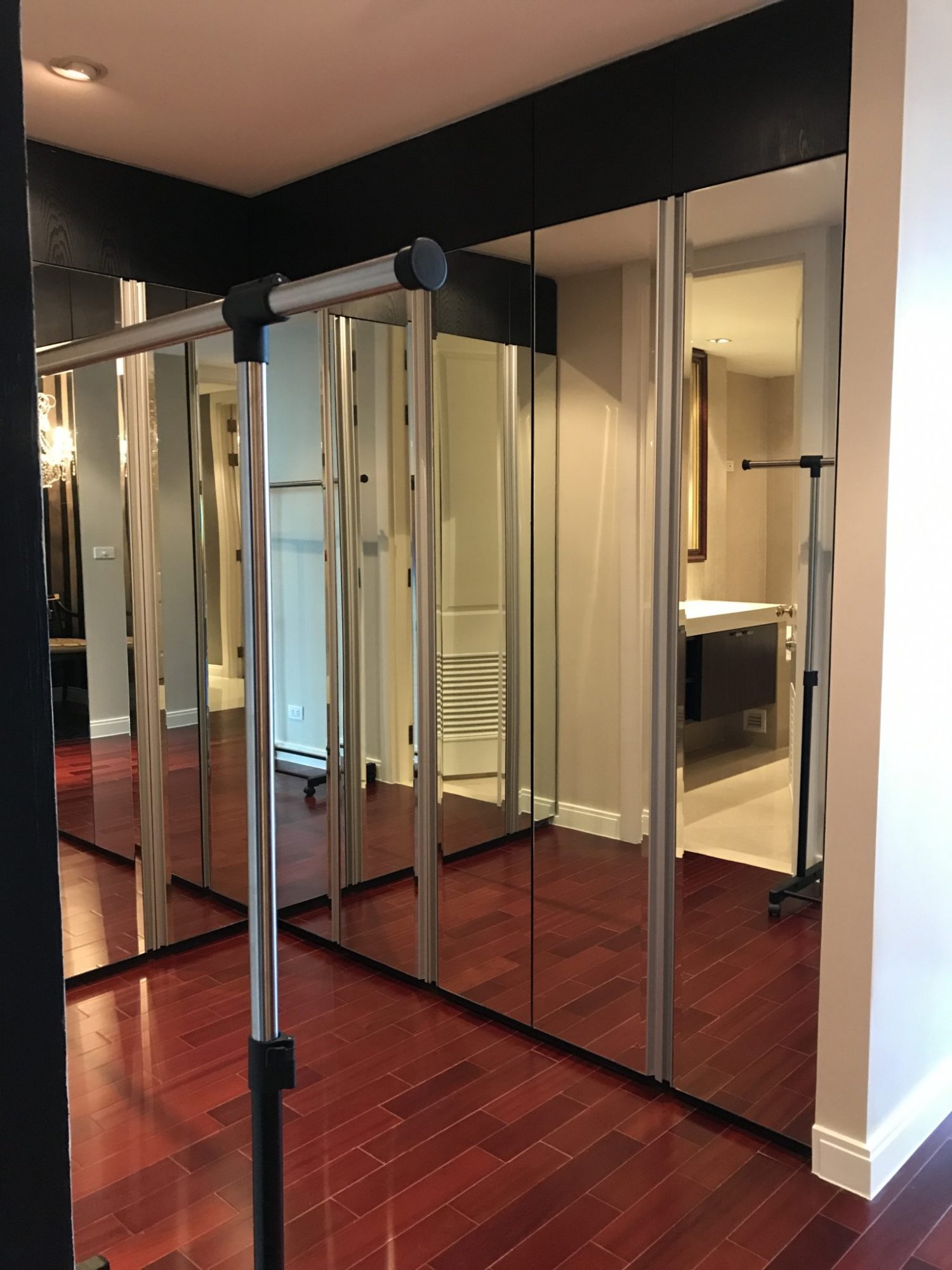 ปล่อยเช่า! Athenee Residence (แอทธินี เรสซิเด้นซ์) เพียง 170,000บาท/เดือน 3 ห้องนอน 1 ห้องน้ำ 215ตรม. ใกล้ BTS เพลินจิต เฟอร์นิเจอร์ครบพร้อมเข้าอยู่