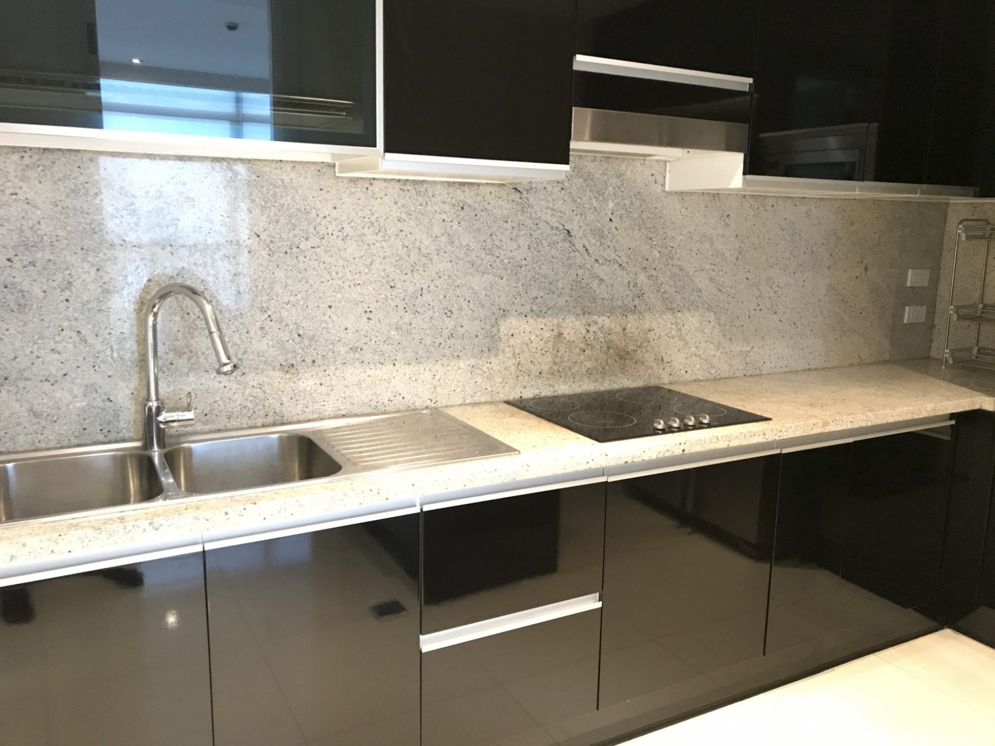 ปล่อยเช่า! Athenee Residence (แอทธินี เรสซิเด้นซ์) เพียง 170,000บาท/เดือน 3 ห้องนอน 1 ห้องน้ำ 215ตรม. ใกล้ BTS เพลินจิต เฟอร์นิเจอร์ครบพร้อมเข้าอยู่