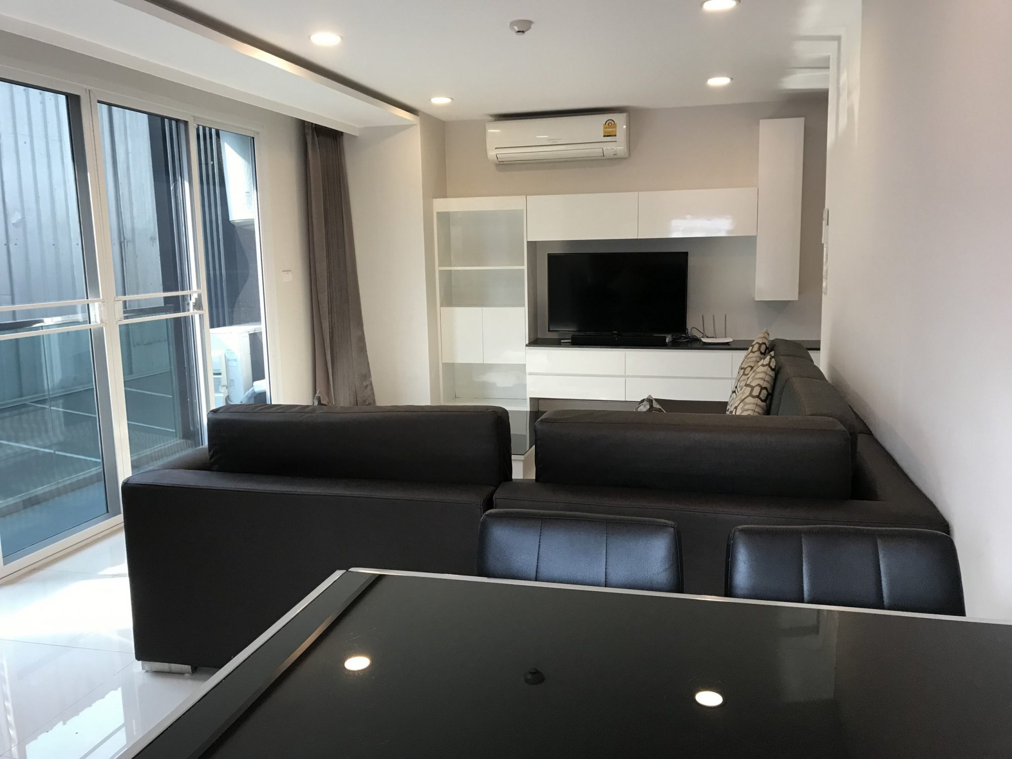 ให้เช่า! Aashiana Sukhumvit 26 1 ห้องนอน 65 ตรม. เพียง 30,000 บาท/เดือน เฟอร์นิเจอร์ครบพร้อมเข้าอยู่ (PROP000090)